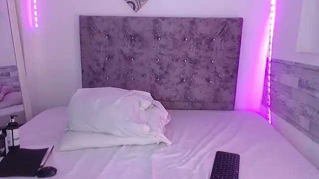 Cuckold lover69 online show from March 4, 2026, 2:39 am