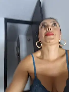 Snapshot of lauramcdowell1 chatting on December 4, 2024, 12:30 am lauramcdowell1 online show from December 4, 2024, 12:30 am
