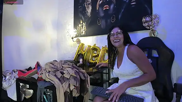 miss lucero1 online show from October 6, 2025, 8:28 pm