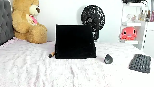 Snapshot of canela_wet chatting on February 5, 2025, 1:22 pm canela wet online show from February 5, 2025, 1:22 pm