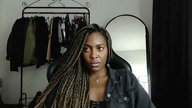 marisilva br online show from February 2, 2025, 9:56 pm