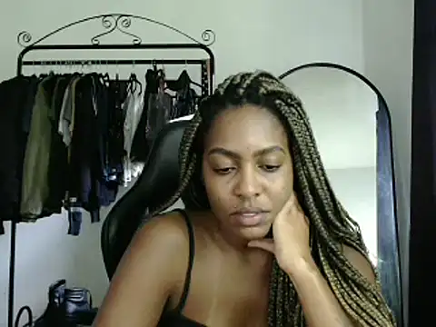 marisilva br online show from February 14, 2025, 2:12 pm