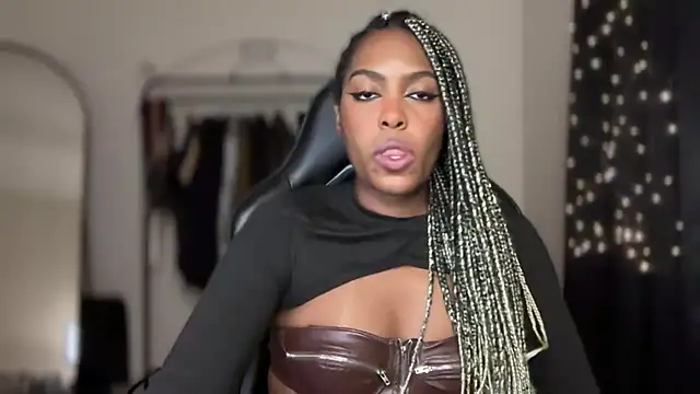 marisilva br online show from November 3, 2025, 9:27 pm