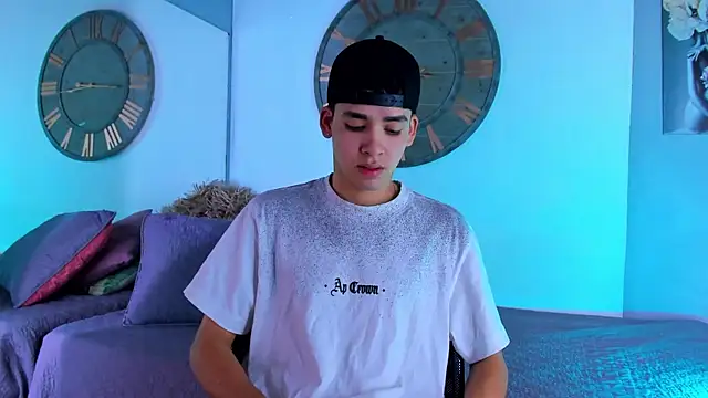 Mike 0233  online show from December 19, 2024, 4:02 am