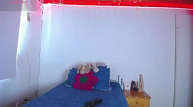 juli05star20 online show from December 7, 2024, 12:24 pm