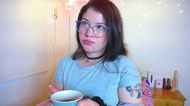 juli05star20 online show from January 5, 2025, 10:08 pm