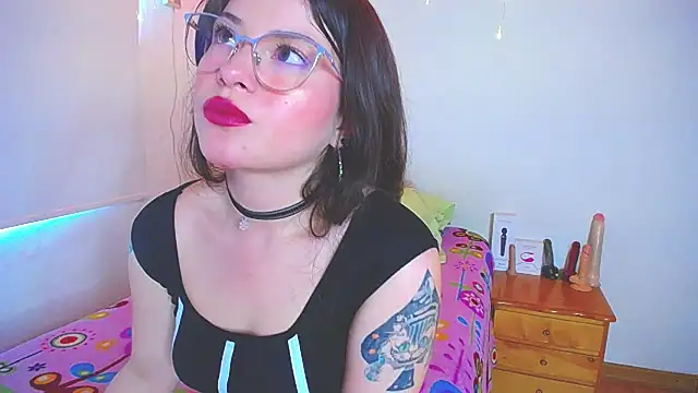 juli05star20 online show from January 16, 2025, 7:10 pm