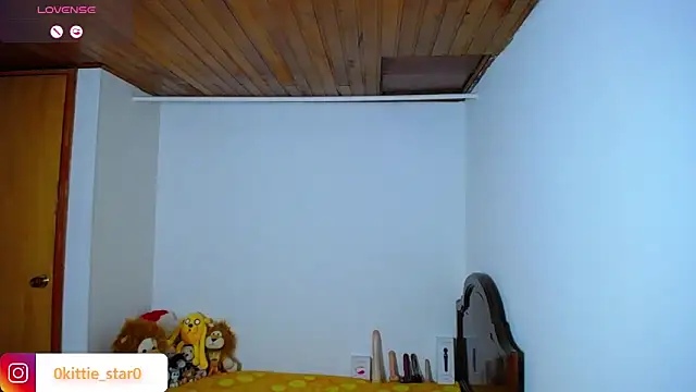 juli05star20 online show from February 18, 2025, 12:39 pm