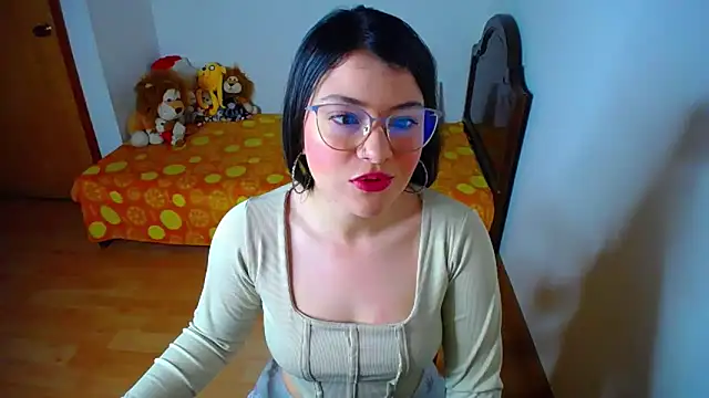 juli05star20 online show from March 14, 2025, 11:45 am