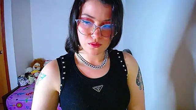 juli05star20 online show from October 5, 2025, 1:04 am