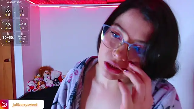 juli05star20 online show from November 14, 2025, 1:37 am