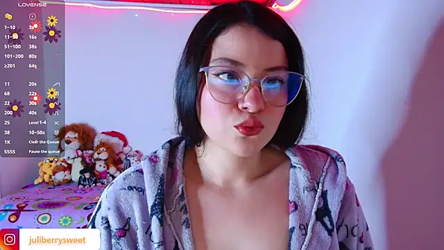 juli05star20 online show from November 28, 2025, 12:02 am