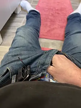 Snapshot of thestringer chatting on January 6, 2026, 1:04 pm thestringer online show from January 6, 2026, 1:04 pm