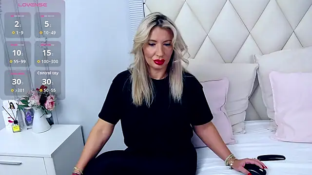 GinaBear online show from September 29, 2025, 6:02 pm