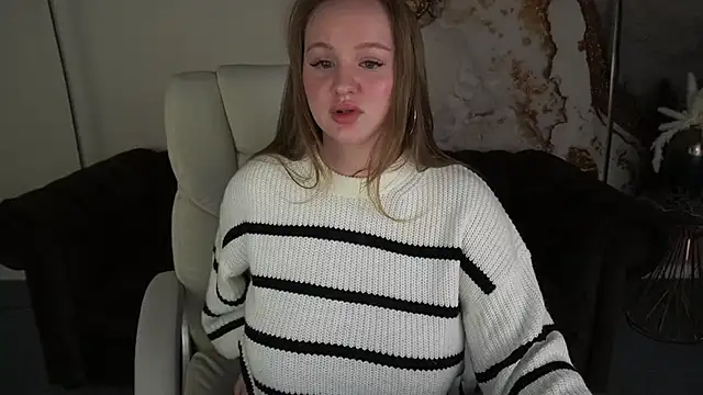 LylaYeess online show from December 11, 2024, 7:25 pm