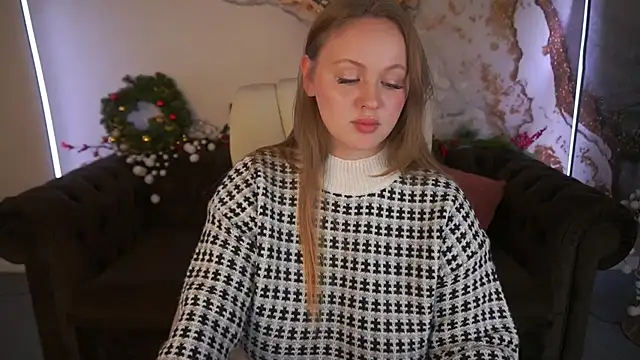 LylaYeess online show from December 24, 2024, 5:34 pm