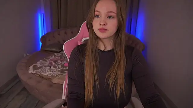 LylaYeess online show from March 15, 2025, 9:41 am