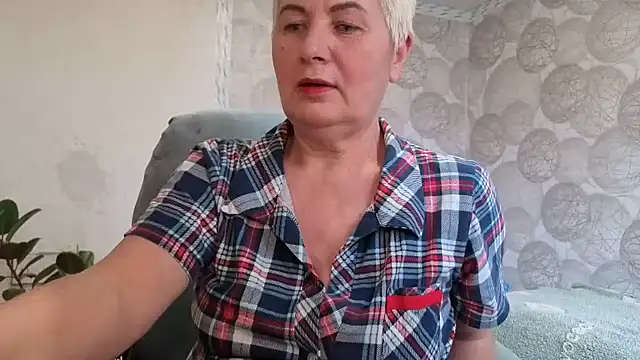 NicoleOlla online show from November 10, 2025, 7:40 am