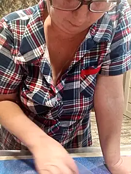 NicoleOlla online show from February 6, 2026, 2:31 pm