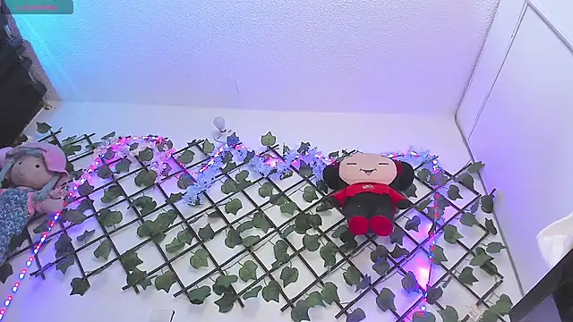 Snapshot of Pucaa_ chatting on December 22, 2024, 1:34 am Pucaa online show from December 22, 2024, 1:34 am