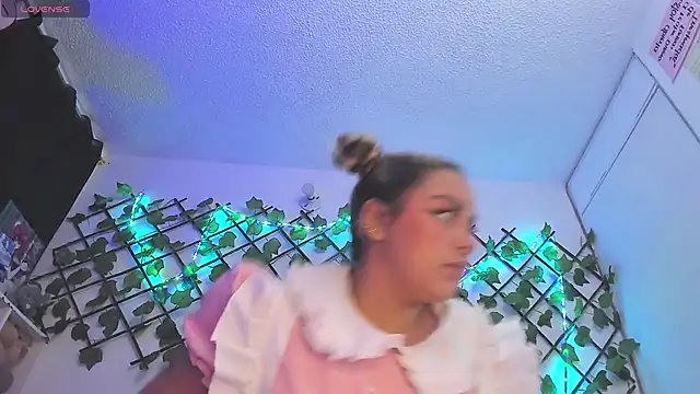 Snapshot of Pucaa_ chatting on January 11, 2025, 1:06 am Pucaa online show from January 11, 2025, 1:06 am