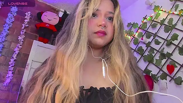 Snapshot of Pucaa_ chatting on February 27, 2025, 12:54 am Pucaa online show from February 27, 2025, 12:54 am