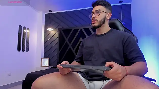 Liam Kleiin online show from November 30, 2025, 1:48 pm