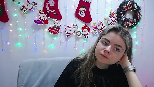 Snapshot of TinaRedly chatting on December 17, 2024, 3:50 am TinaRedly online show from December 17, 2024, 3:50 am
