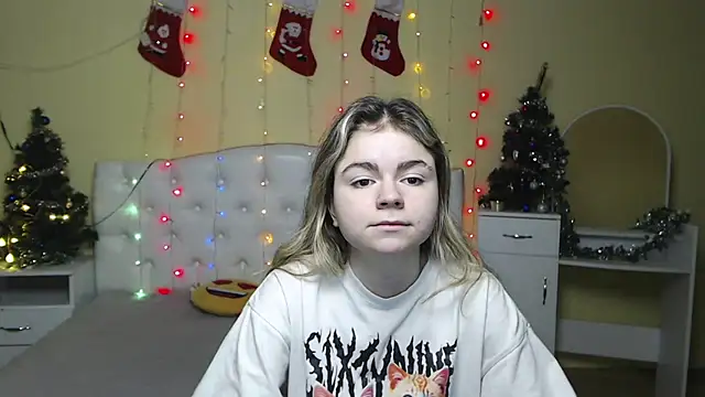 Snapshot of TinaRedly chatting on January 6, 2025, 9:52 am TinaRedly online show from January 6, 2025, 9:52 am