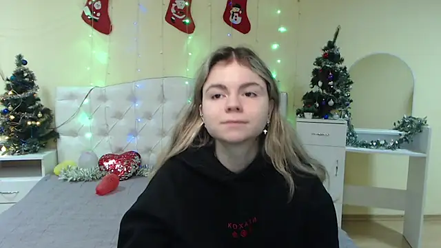 Snapshot of TinaRedly chatting on January 13, 2025, 6:38 pm TinaRedly online show from January 13, 2025, 6:38 pm