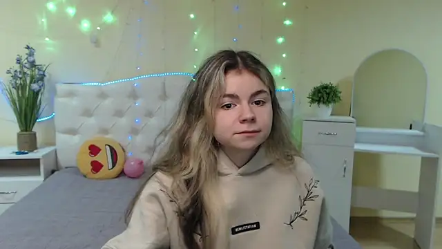 Snapshot of TinaRedly chatting on January 15, 2025, 6:40 pm TinaRedly online show from January 15, 2025, 6:40 pm