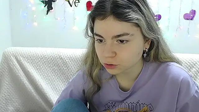 Snapshot of TinaRedly chatting on February 23, 2025, 3:29 pm TinaRedly online show from February 23, 2025, 3:29 pm