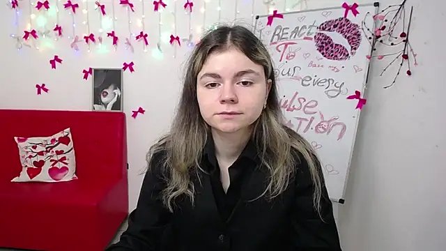 Snapshot of TinaRedly chatting on March 13, 2026, 6:14 pm TinaRedly online show from March 13, 2026, 6:14 pm