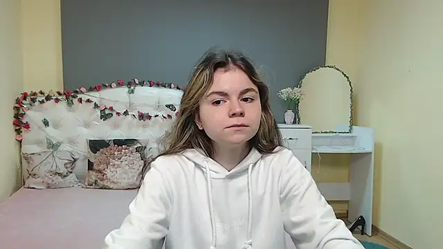 Snapshot of TinaRedly chatting on March 15, 2026, 6:14 pm TinaRedly online show from March 15, 2026, 6:14 pm