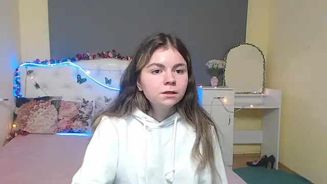 Snapshot of TinaRedly chatting on May 1, 2026, 6:01 pm TinaRedly online show from May 1, 2026, 6:01 pm