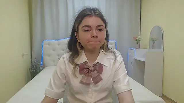 Snapshot of TinaRedly chatting on July 2, 2026, 5:41 pm TinaRedly online show from July 2, 2026, 5:41 pm