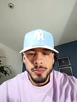 Snapshot of SilvaBranko chatting on November 17, 2025, 1:33 am SilvaBranko online show from November 17, 2025, 1:33 am