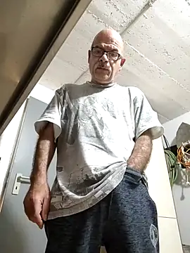 Snapshot of bottomhairy chatting on November 4, 2025, 4:00 am bottomhairy online show from November 4, 2025, 4:00 am