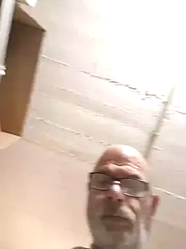 Snapshot of bottomhairy chatting on February 16, 2026, 3:08 pm bottomhairy online show from February 16, 2026, 3:08 pm