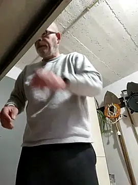 Snapshot of bottomhairy chatting on April 2, 2026, 2:58 pm bottomhairy online show from April 2, 2026, 2:58 pm