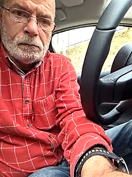 Snapshot of bottomhairy chatting on April 16, 2026, 10:05 am bottomhairy online show from April 16, 2026, 10:05 am