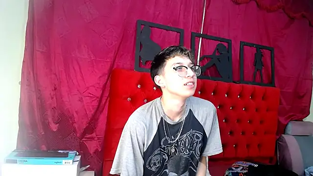 Snapshot of _Thomas_hot_ chatting on March 19, 2025, 10:00 am Thomas hot online show from March 19, 2025, 10:00 am