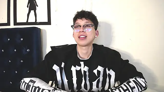 Snapshot of _Thomas_hot_ chatting on October 31, 2025, 4:24 am Thomas hot online show from October 31, 2025, 4:24 am