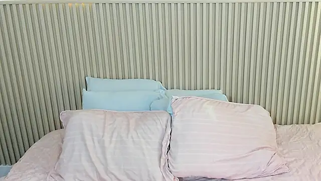 charlottebrowns  online show from February 27, 2026, 12:16 pm