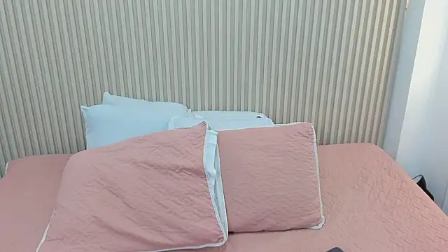 charlottebrowns  online show from March 6, 2026, 12:01 pm