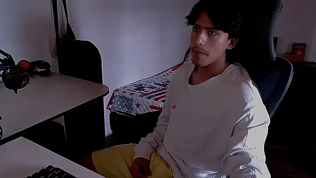 Snapshot of Thieves9 chatting on December 1, 2024, 5:46 pm Thieves9 online show from December 1, 2024, 5:46 pm