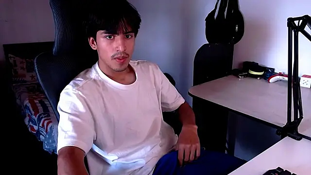 Snapshot of Thieves9 chatting on January 21, 2025, 6:12 pm Thieves9 online show from January 21, 2025, 6:12 pm