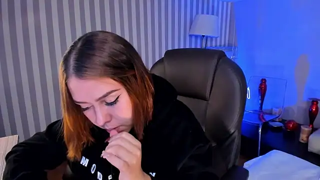 ArianaBaker online show from January 28, 2025, 12:11 pm