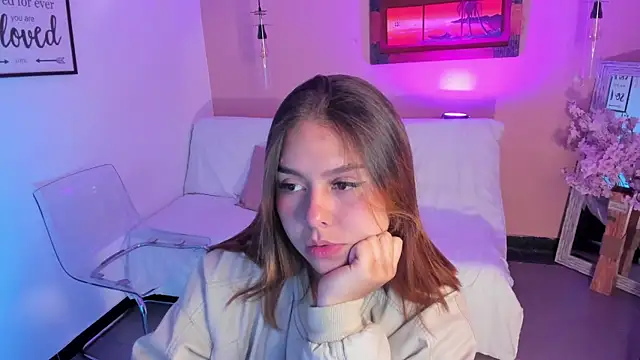 ArianaBaker online show from September 9, 2025, 1:54 pm