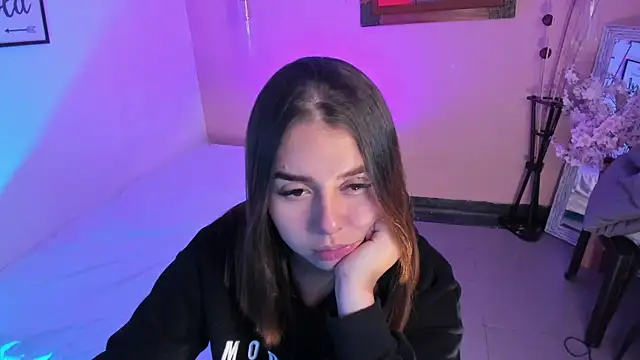 ArianaBaker online show from September 30, 2025, 1:27 pm